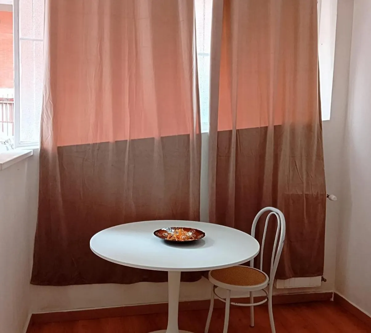 Apartamento Tarra 12 Roma 0*,